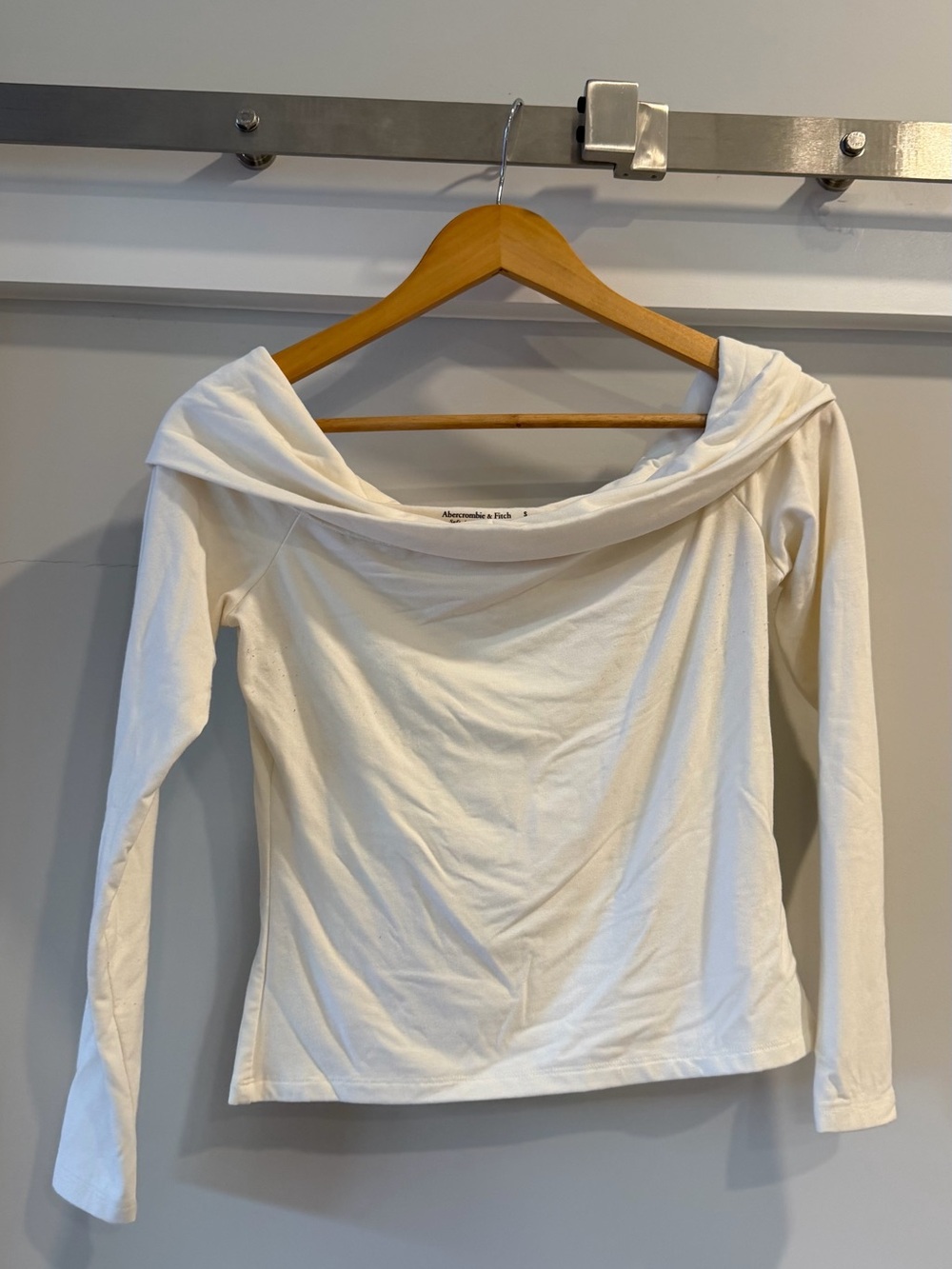 Abercrombie Soft A&F White Off Shoulder Long Sleeve Top S